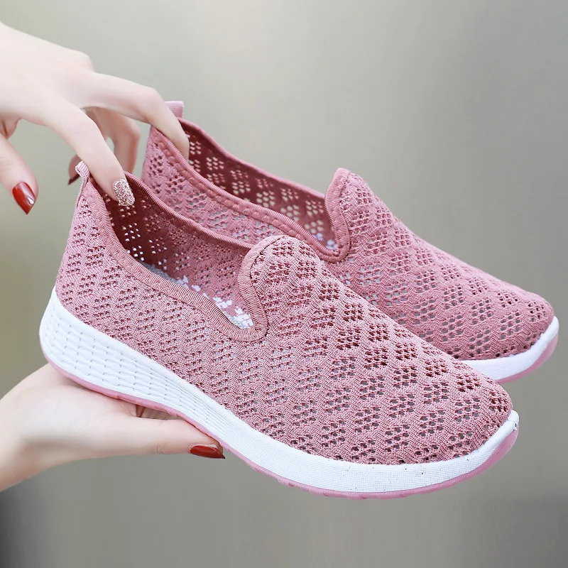 

Summer women's shoes 2021 breathable mesh flying weaving women's shoes middle-aged and old people step on foreign trade outdoor
