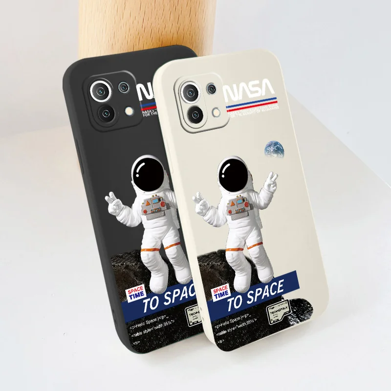 

Returning Astronaut Case For Xiaomi Mi 11 lite Ultra 11i 10T 9T Pro Lite 10 10S 9 8 lite Pro Poco F2 X2 F3 Pro Soft Phone Cover