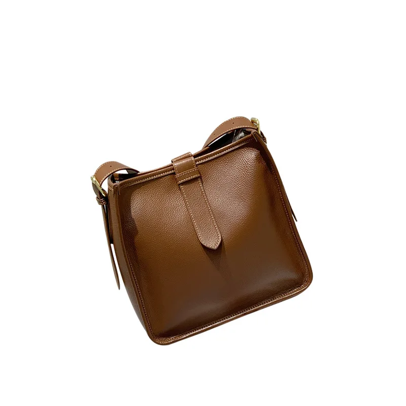 

The first layer of cowhide simple bucket bag 2020 new one-shoulder messenger bag women's fashion all-match leather handbags