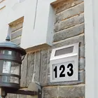 Настенная лампа на солнечной батарее с датчиком движения и номером дома