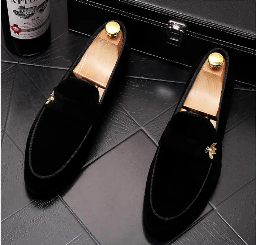

2021 New pointed feet Oxford Shoes men's scrub sets foot Lok Fu shoes embroidered peas shoes fashion casual lazy loafers 38-44