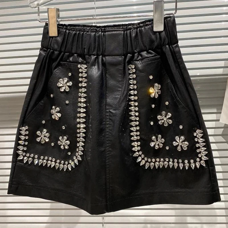 

2021 Autumn PU Mini Skirt Women Fashion Design Black Off-white Beading Diamond Elastic Waist High Quality Skirt