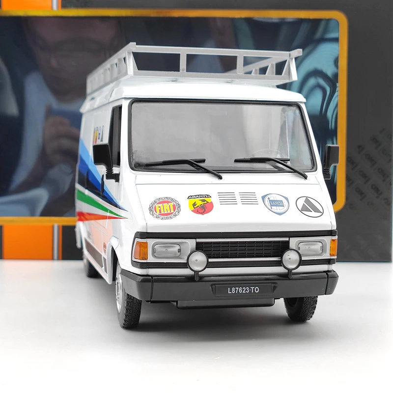 IXO 1:18 для FIAT 242 - TECHNIC ABARTH ASSISTANCE/только багажник на крышу 18RMC060XE литье под давлением