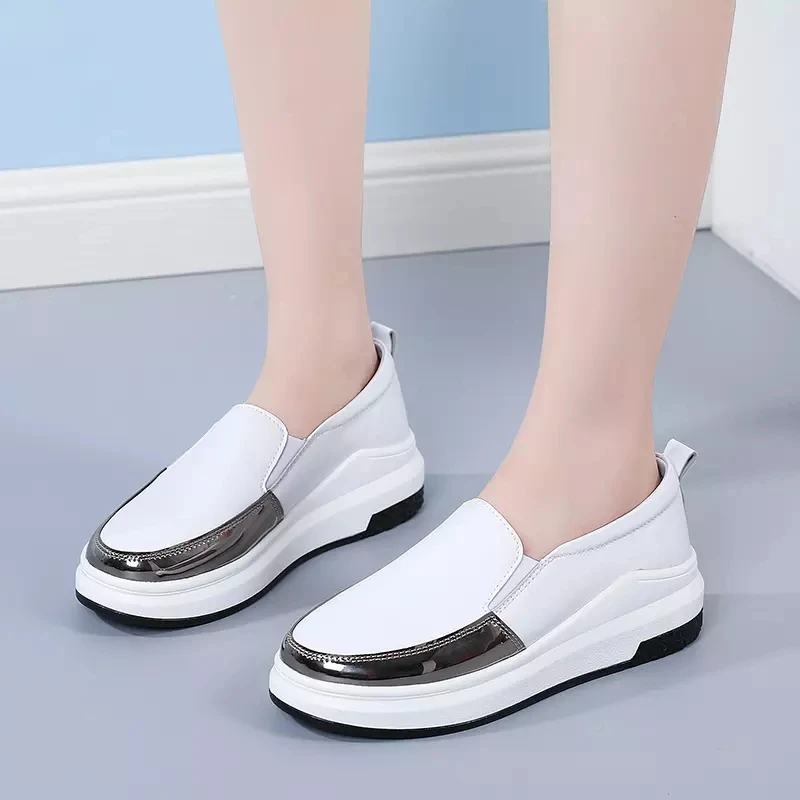

Женские кроссовки из натуральной кожи, на платформе