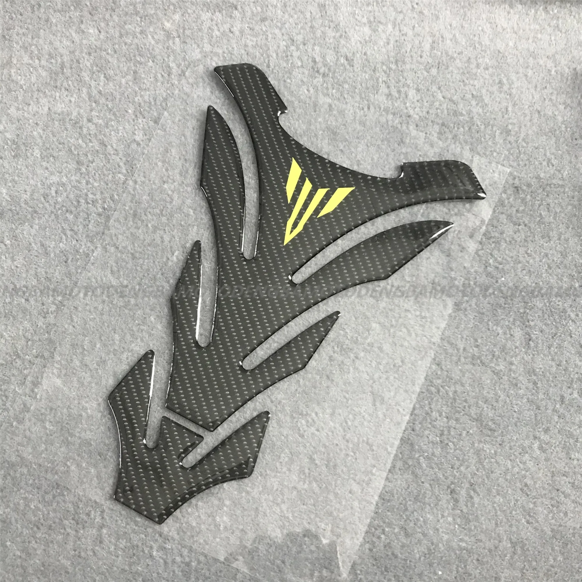 Мотоциклетная защитная накладка из углеродного волокна для топливного масла