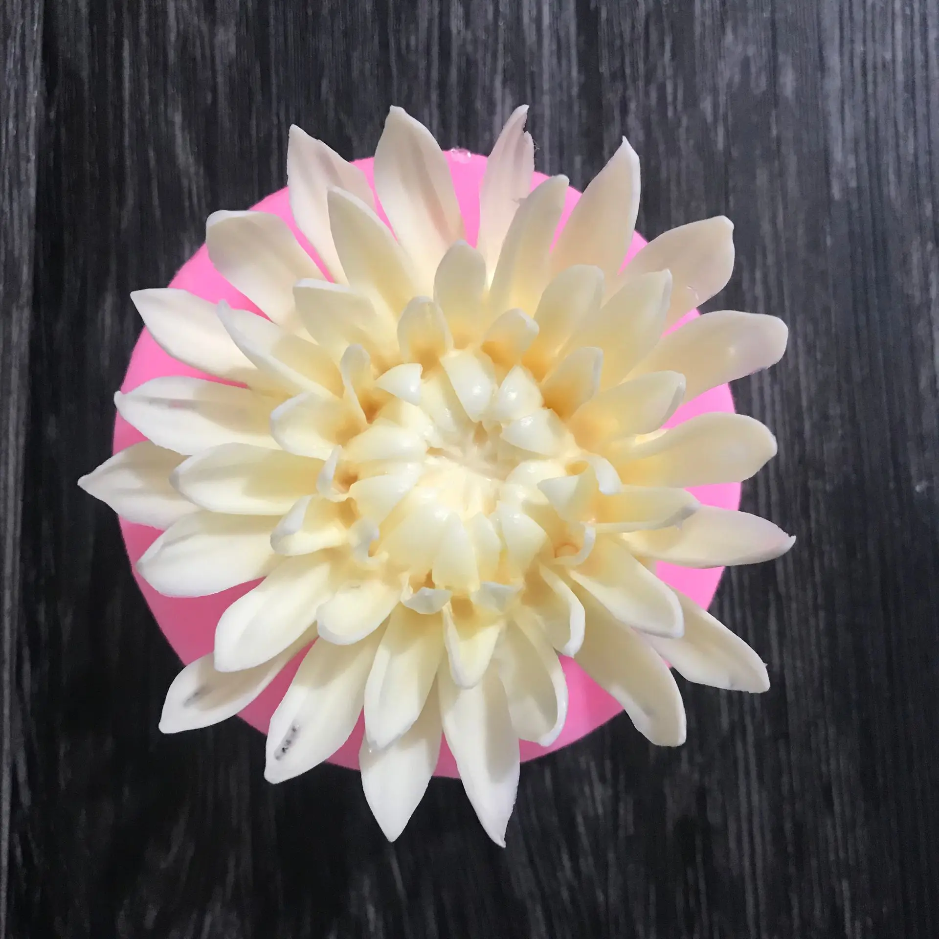 

Big chrysanthemum silicone mold sugar mold Baking Chocolate Mold