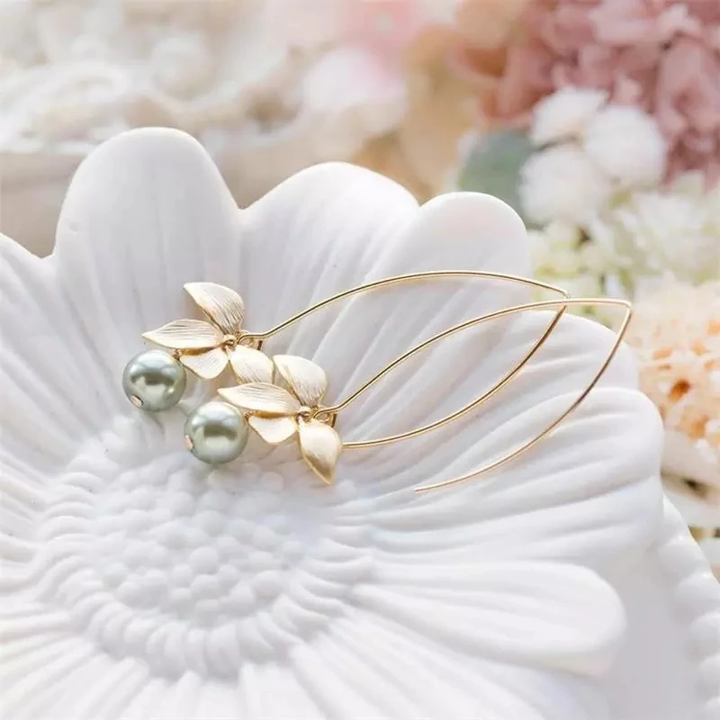 

Light Luxury Imitation Pearl Gold Petal Women Earrings Exquisite Versatile Wedding Earring Party Jewelry