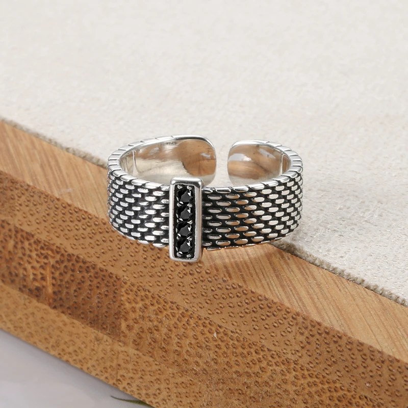 Женское кольцо из серебра 2020 пробы с черной шпинелью | Украшения и аксессуары