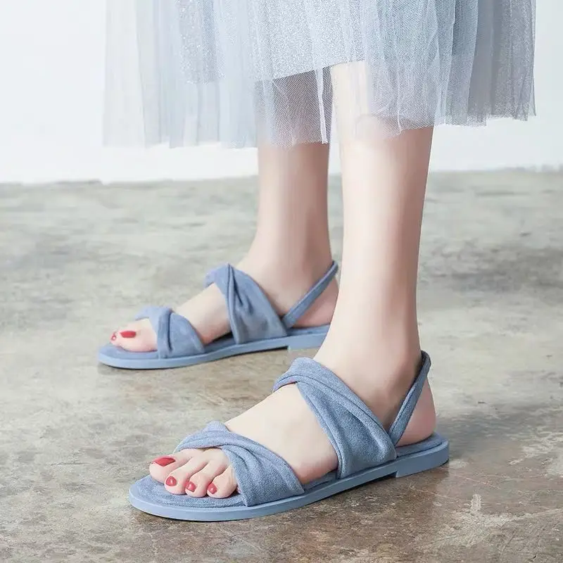 Маленькие женские сандалии на плоской подошве черные Студенческие с мягкой