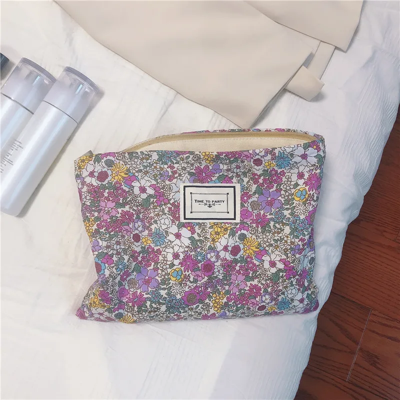 

Cream Colored Floral Cotton Hand Bag Cosmetic Bag Storage Bag Fashion Literature And Art Fresh Women's Bag Large Capacity
