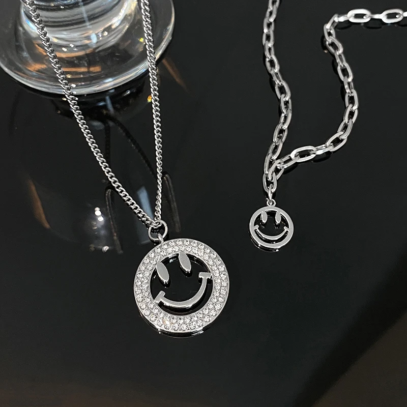 

Double-layered smiley face necklace long personality collarbone chain 2021 new ins tide niche design sense minimalist neck chain