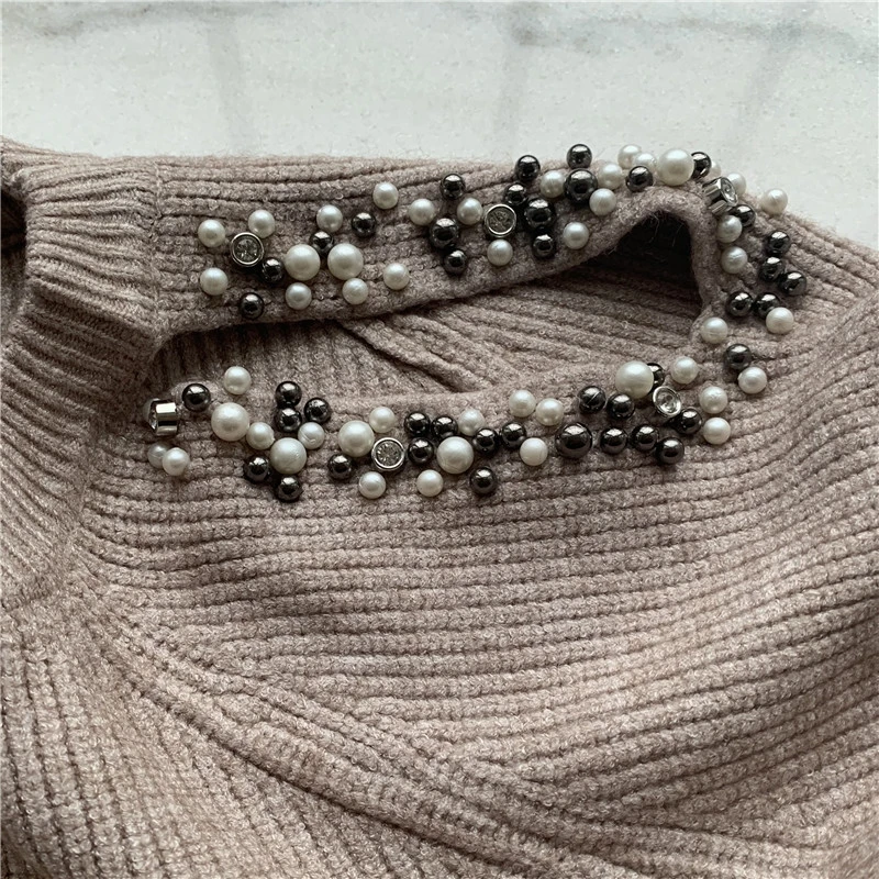 Женский трикотажный свитер с открытыми плечами и жемчугом комплект юбкой новый