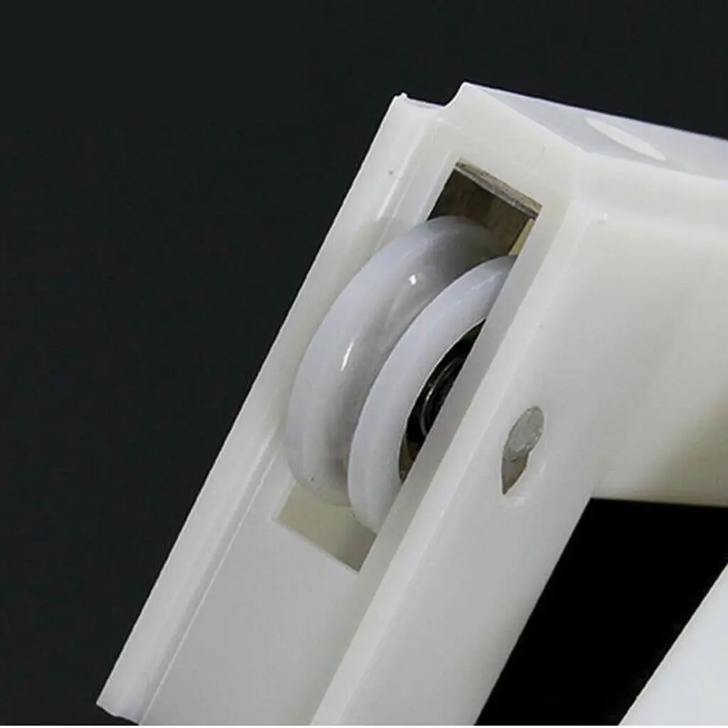 Белые окошки для шкафа раздвижные под нижней частью роликовые колеса шкив