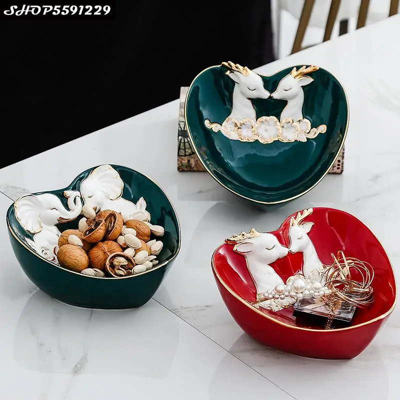 

Nordic Luxury Ceramic Love Fruit Snack Plate Couple Heart-shaped Salad Bowl Living Room Dried Fruit Snack Candy Storage Plate