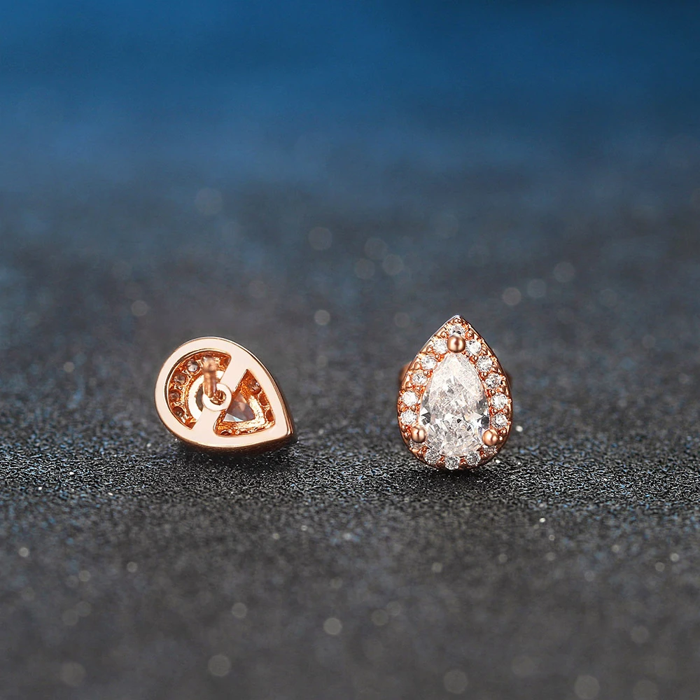 Серьги-гвоздики в форме груши со сверкающими кристаллами с фианитом | Украшения и