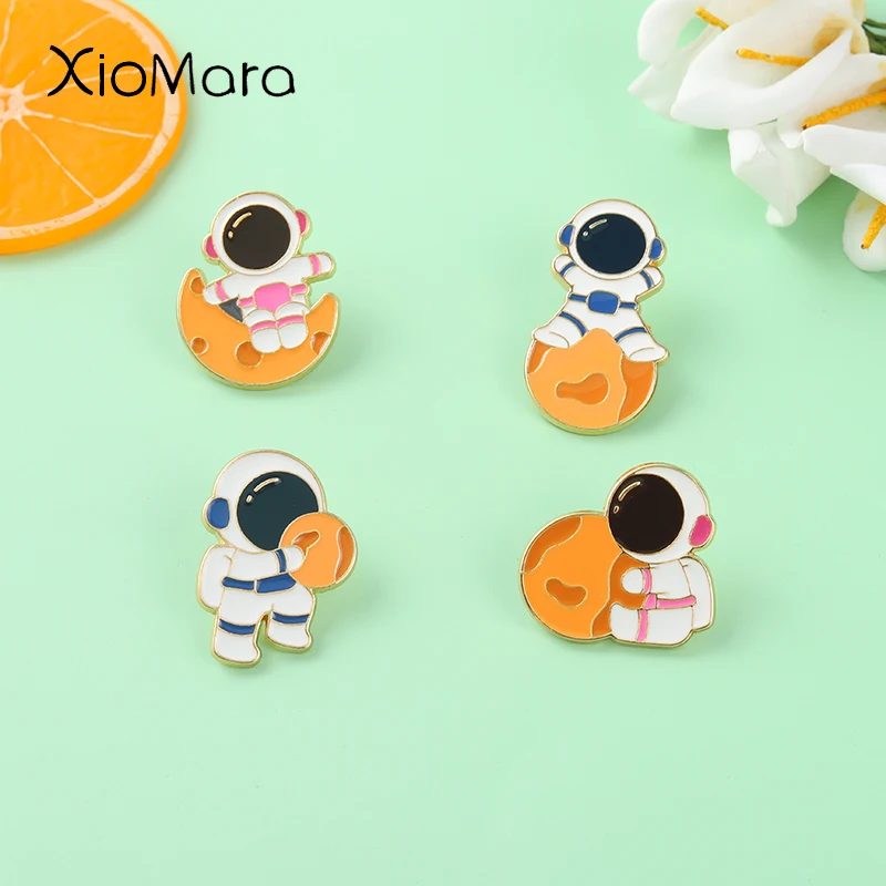 Эмалированная брошь на заказ с изображением астронавтов космоса Вселенной