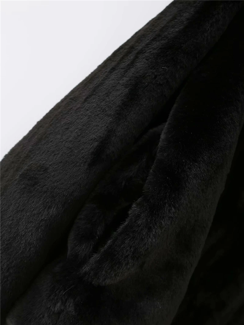 

Streetwear Women Black Faux Fur Coats 2020 Winter Fashion Ladies Turn Down Collar Outercoat Causal Female Button Thick Coat
