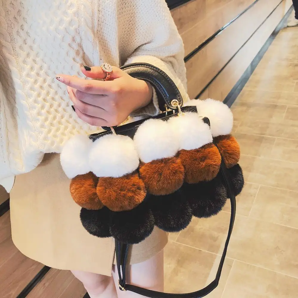 Сумка женская осенне-зимняя мягкая с цветными помпонами | Багаж и сумки