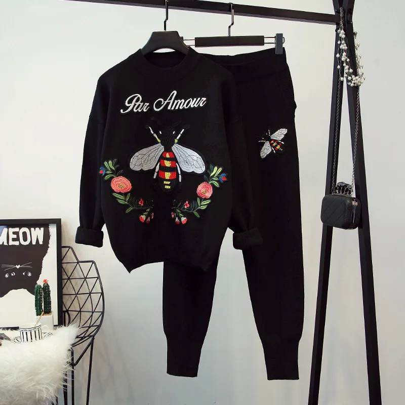 

BabYoung Autumn and Winter New Women's Embroidered Bee Long Sleeve Loose Top and Leggings Fashion Suit Dress