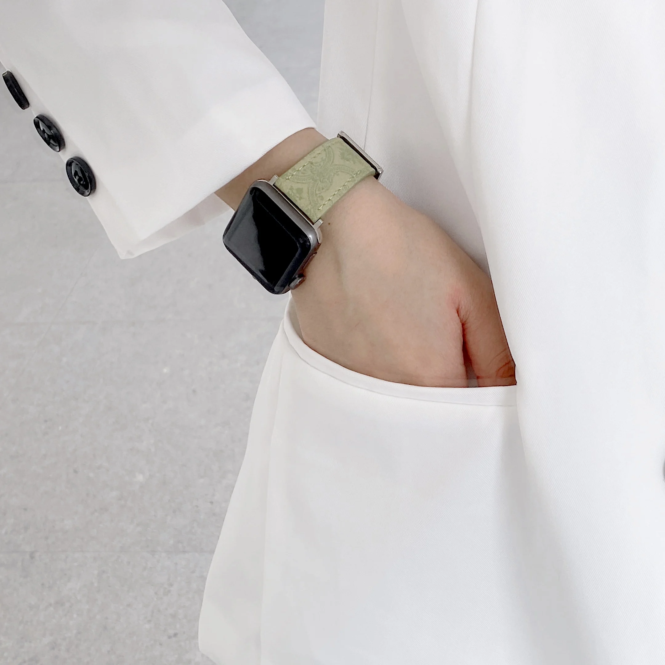 Ремешок кожаный для Apple Watch 38 мм 40 42 44 модный брендовый браслет iwatch6 SE 5 4 3 2 series с