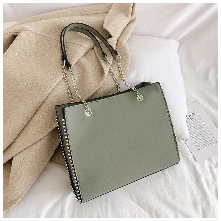 

Корейская женская сумка на цепочке с заклепками матовая сумка через плечо в западном стиле вместительная сумка модная квадратная металлич...