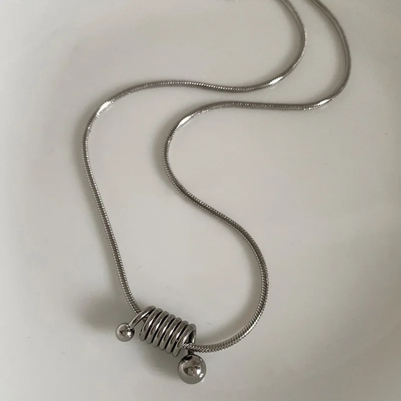 

Origin Summer Street Style Spring Round Beaded Pendant Necklace for Women Girls Punk Silver Color Geometric Necklace Jewelry