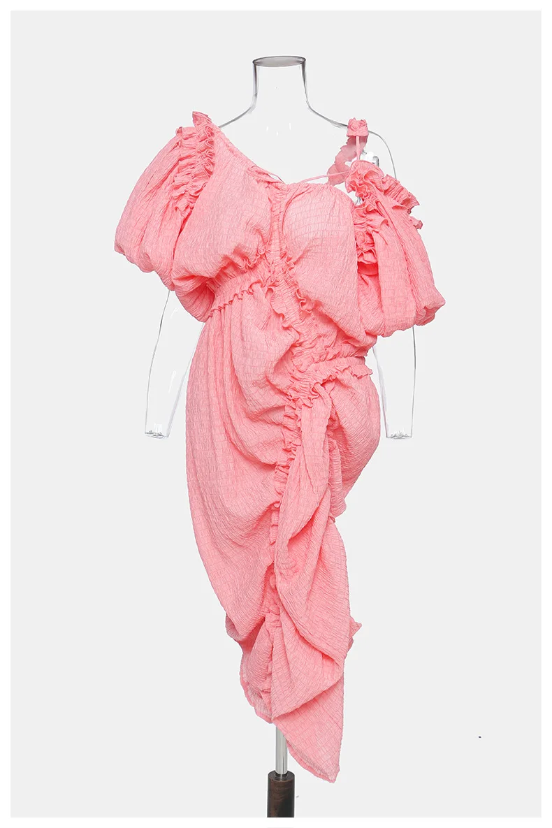 Женское длинное платье в горошек розовое белое элегантное средней длины с рюшами