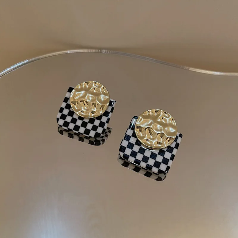 

S925 Silver Needle Needle Black And White Simple Geometric Stud Earrings Female Earring Checkerboard Plaid Korean Style Earrings