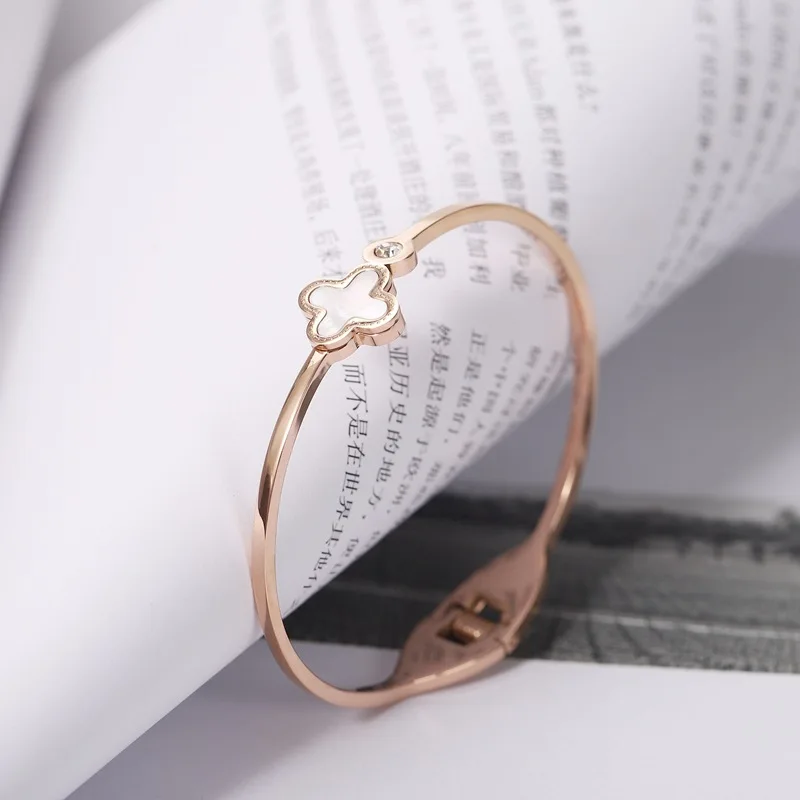 

2021 fashion new bracelet four-leaf clover rose gold titanium steel bracelet female new personality stainless steel bracelet