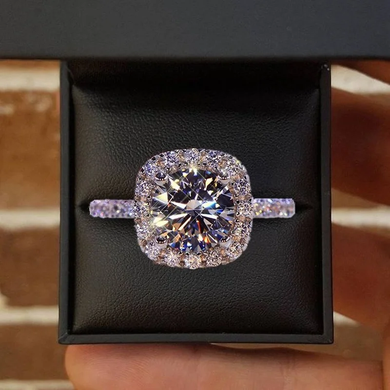 Классическое Обручальное кольцо с муассанитом и бриллиантами простое