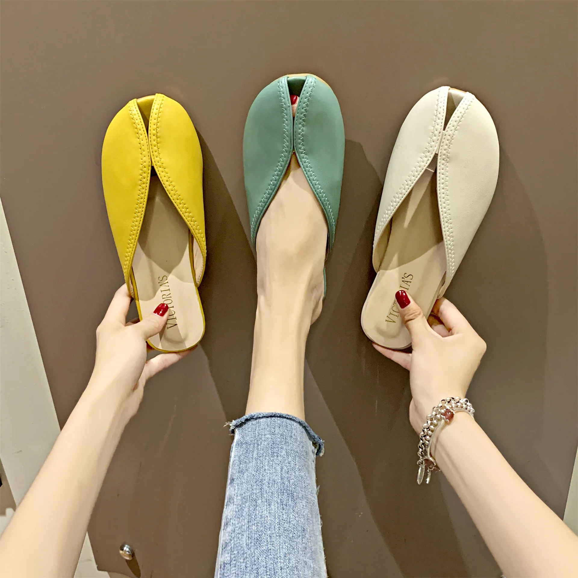 

2020 women's shoes summer fashion Baotou flat bottomed slippers comfortable soft bottomed casual sandals