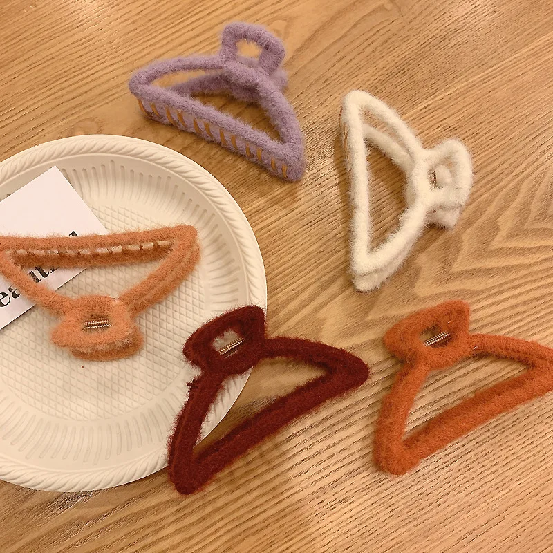 

Hairy Autumn Winter Hair Claw Clamps Korean Ins Semicircle Simple Hollow Hair Catching Clips Accessories Headdress Wholesale
