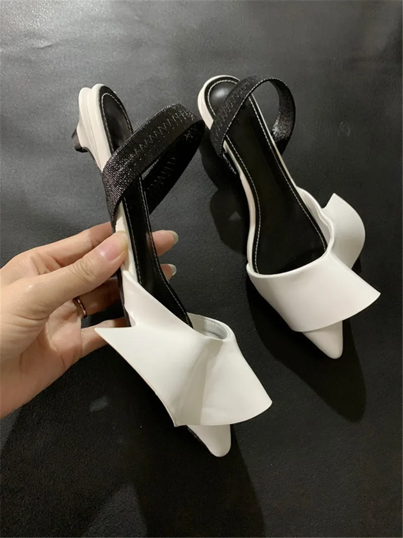 Босоножки женские кожаные с оборками и острым носком 2019 | Обувь