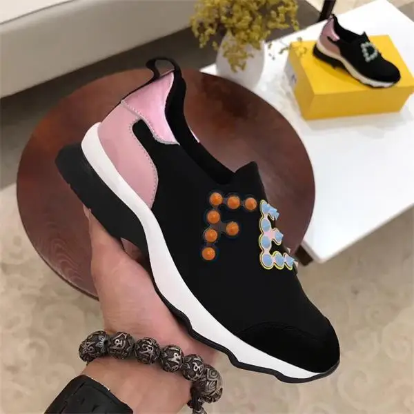 Лидер продаж женская обувь на плоской подошве с заклепками из эластичной ткани