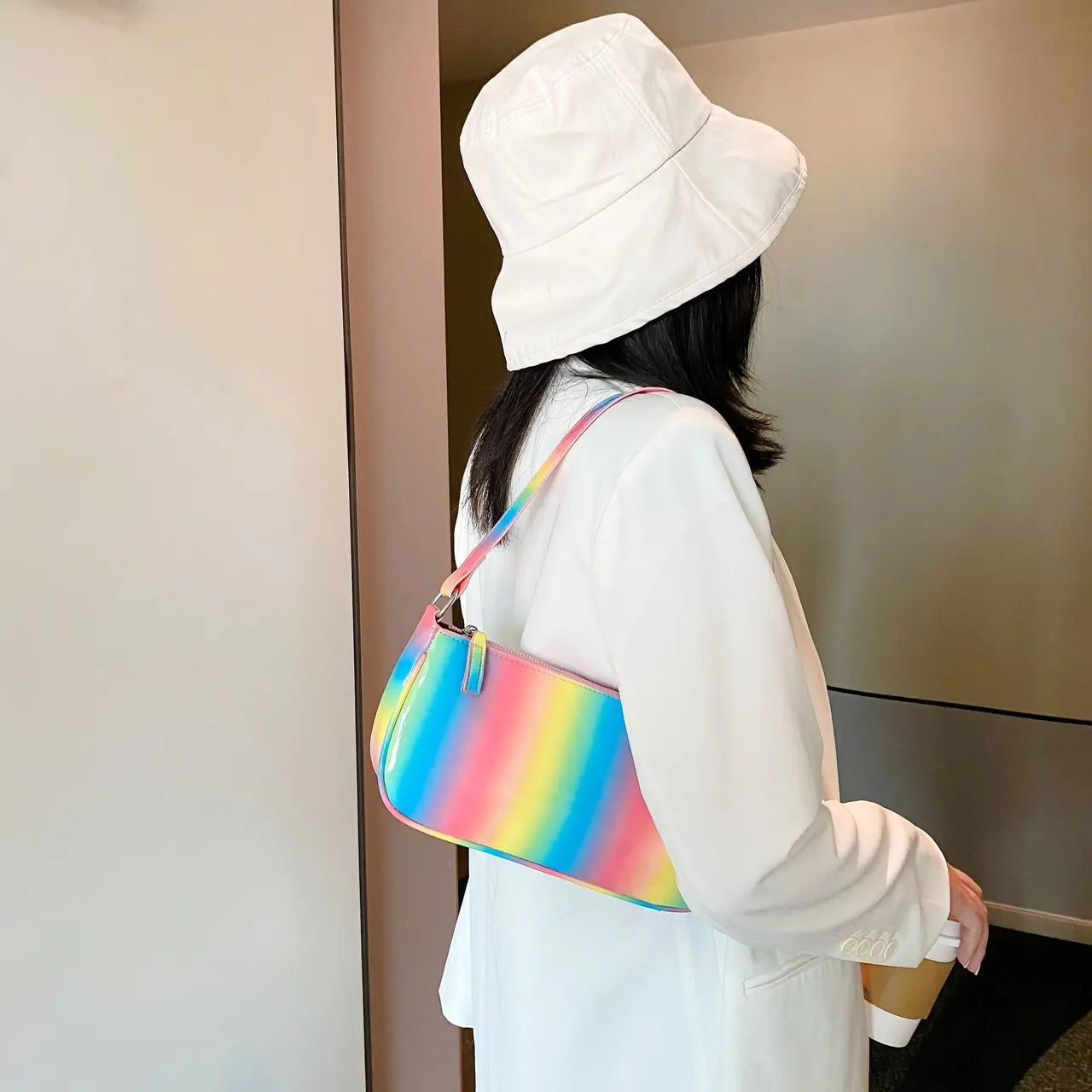 Радужные женские сумки на плечо стильная многоцветная маленькая сумочка из