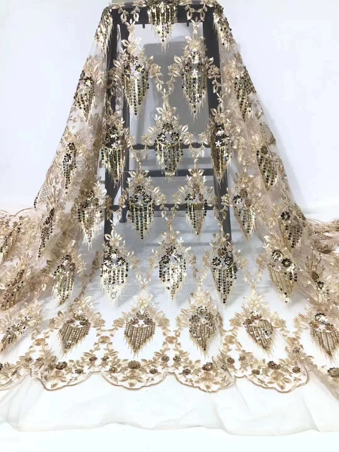 

Новейшая модель; Французский стиль shiing кружева золотистые блестки кружевное вышитое Сетчатое кружево JOY-11403 в африканском стиле кружевные с...