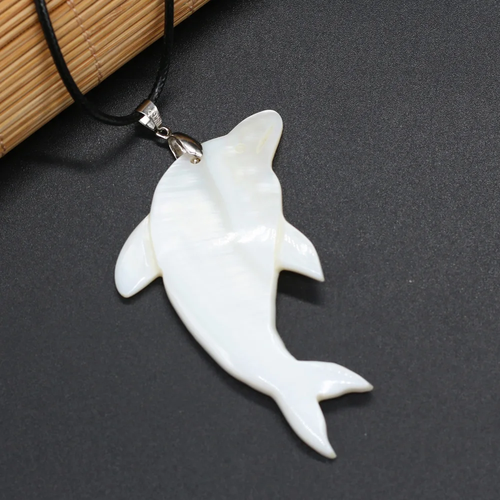 

2021 Best Selling Natural Shell Mother Shell Cute Dolphin-shaped Necklace Making DIY Jewelry Bracelet Accessories Size 75x40mm
