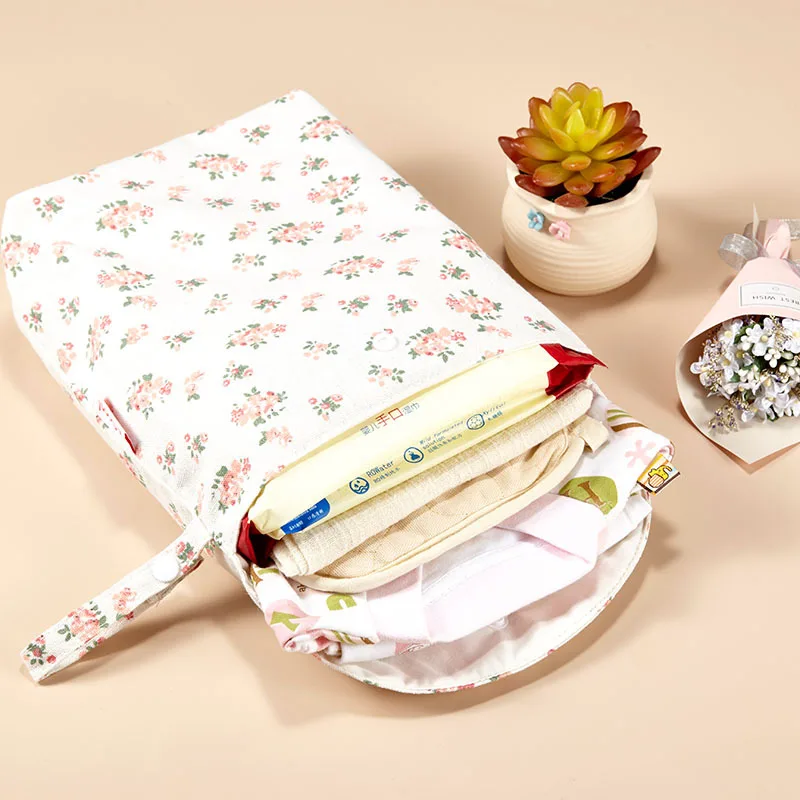 

Diaper Bags for Mom Simple Design Nappy Bag Cute Cartoon Print Mummy Handbags Lightweight Outdoor Travel BNA070