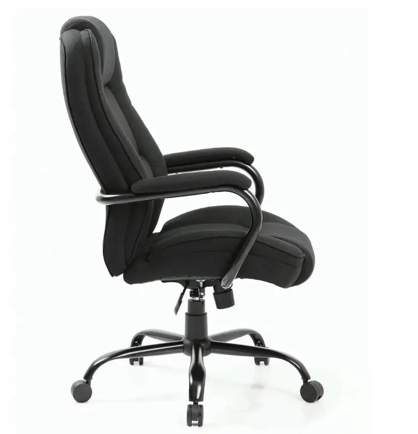 Классическое мягкое кресло руководителя офисное со средней спинкой и