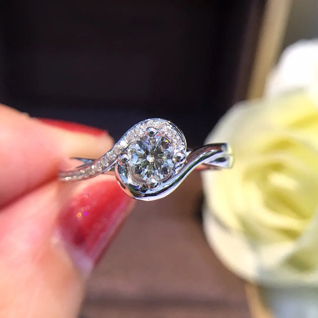 Рисунок 4 - Кольцо из чистого золота с натуральным бриллиантом