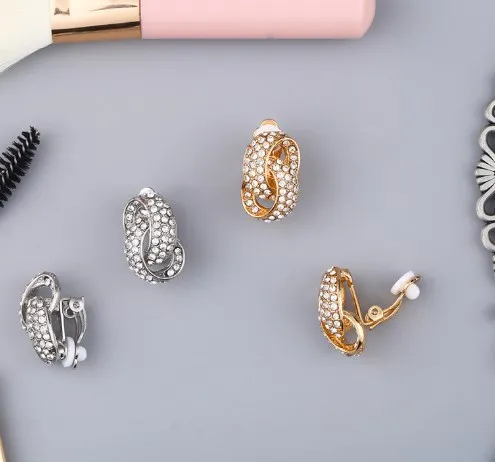 Разноцветные латунные серьги-клипсы с микрозакрепкой из фианита и кубического