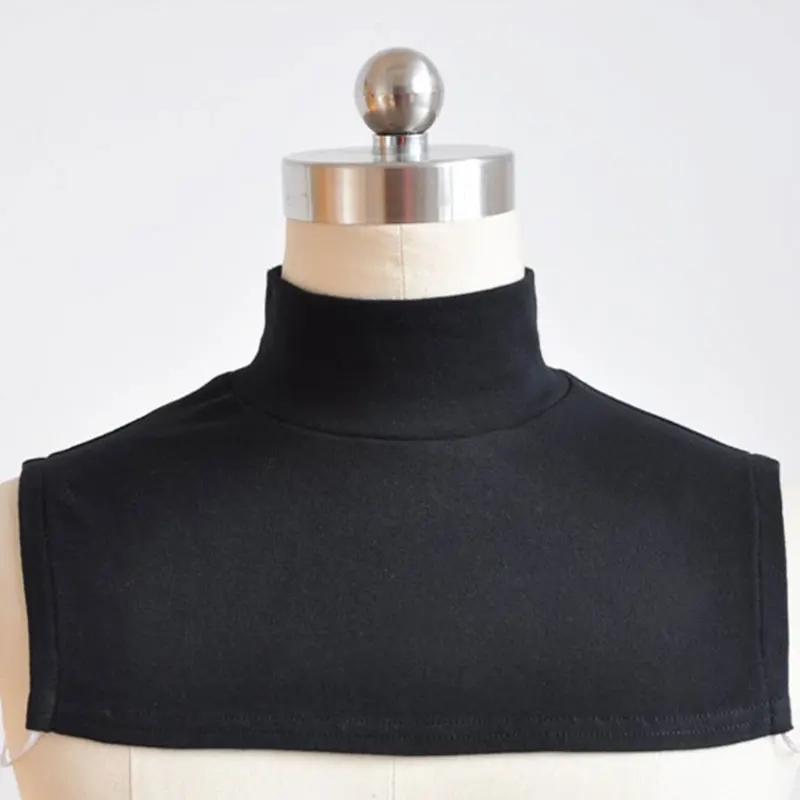 Зимний вязаный свитер с воротником обманкой и теплый капюшоном антивандой