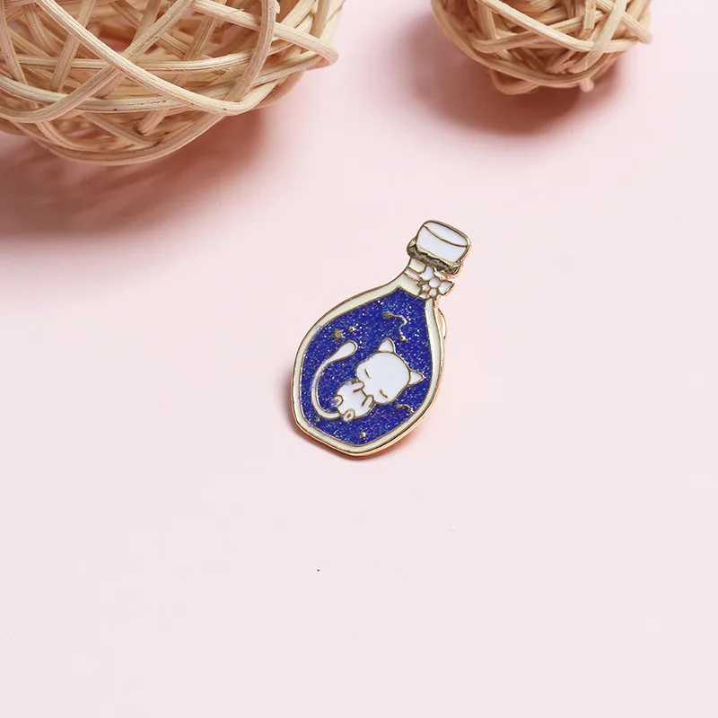 Значки с героями мультфильмов милый котенок в блестящей бутылке Броши для женщин