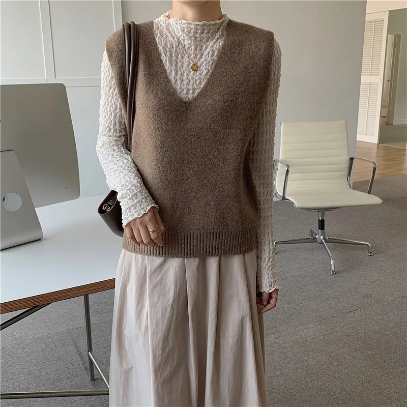 

Женский однотонный вязаный жилет с V-образным вырезом, новинка 2021, осенние свободные универсальные короткие Джемперы, повседневные простые ...