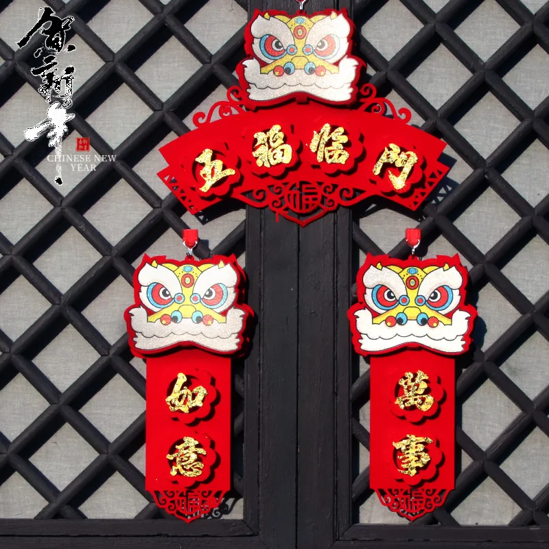 

Lucky Couplet 2022Chinese New Year's Spring Festival Lion Head Red Couplet Gate Door Decor Paste Chinese Fu Character Decoration
