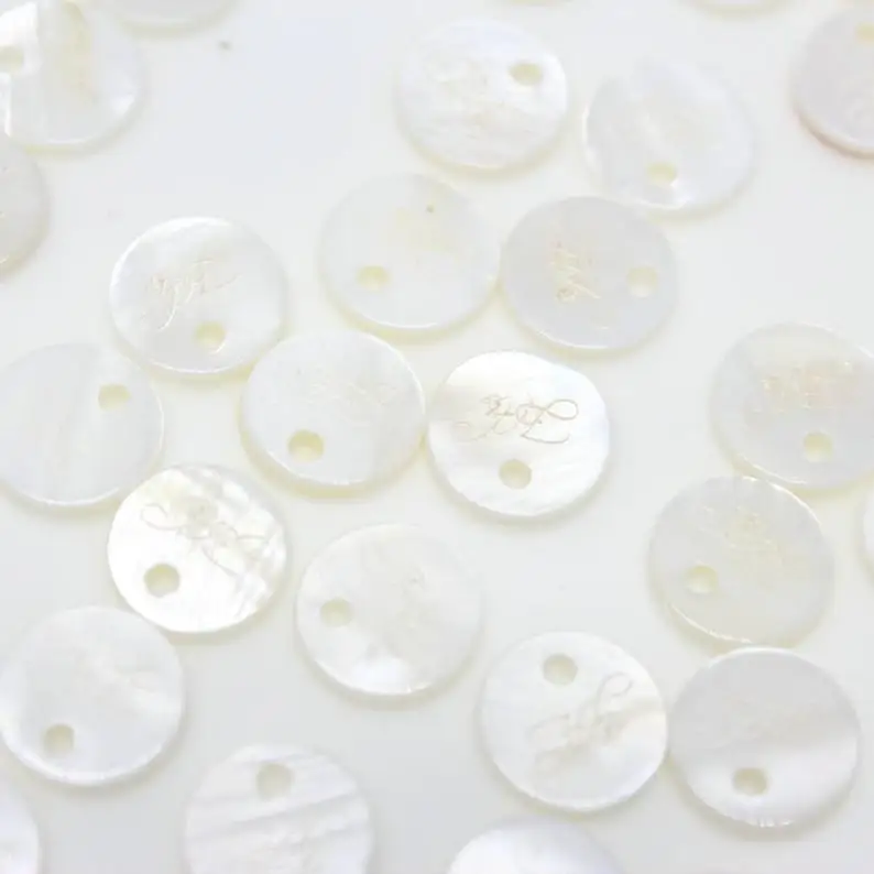 200Pcs Mother Of Pearl White Sea Shell Disc Seashell 10mm Charms Pendants Beads | Дом и сад