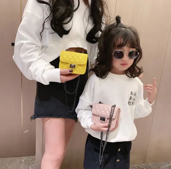 Брендовая дизайнерская детская маленькая сумка-мессенджер с цепочкой модные