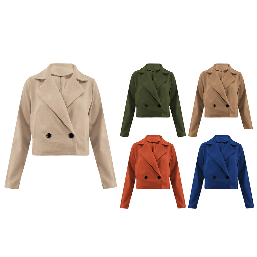 Женское Короткое шерстяное пальто приталенное двубортное с отложным воротником