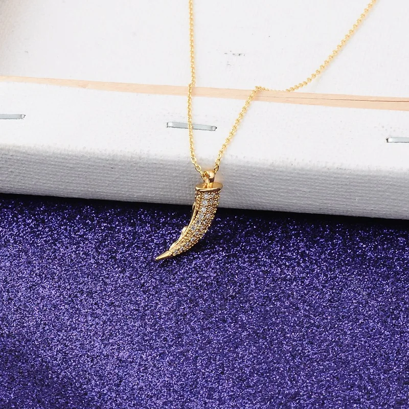 

YUNAO K Gold Jewelry Necklace Tooth Shape Pendant Necklace Personalized Diamond Clavicle Chain Fresh Necklace