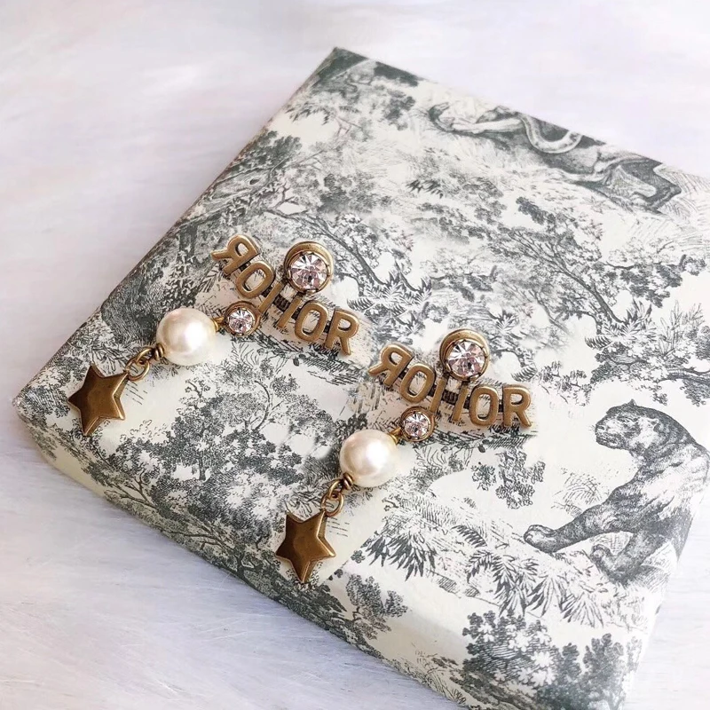 

C1899 Fashionable classic letter small bee inlaid drill style ear is acted the role of multilayer pearl tassel star eardrop JD